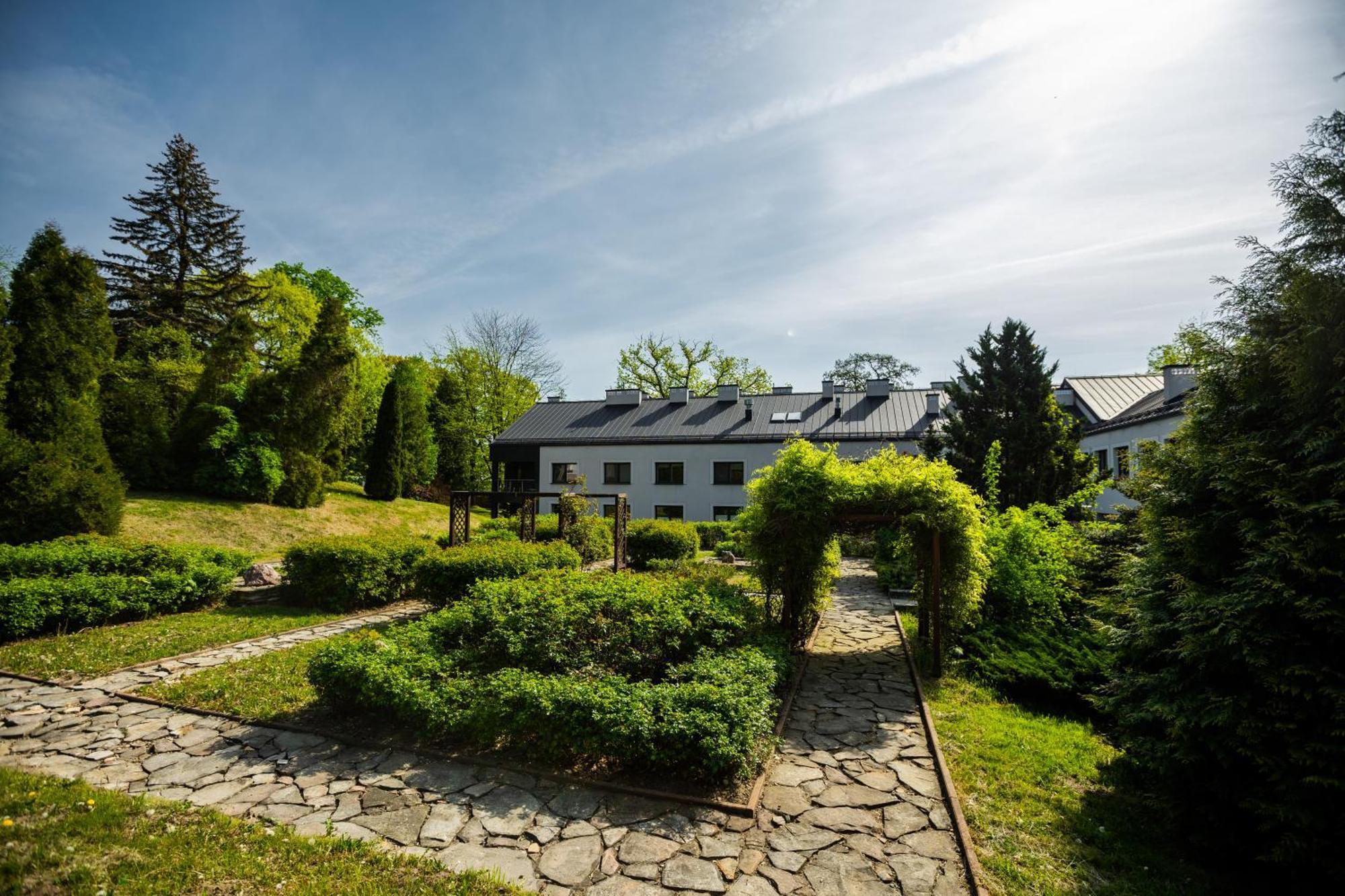 Centrum Rehabilitacji Społecznej i Zawodowej ZAZ Słoneczne Wzgórze Tarnów Exterior foto