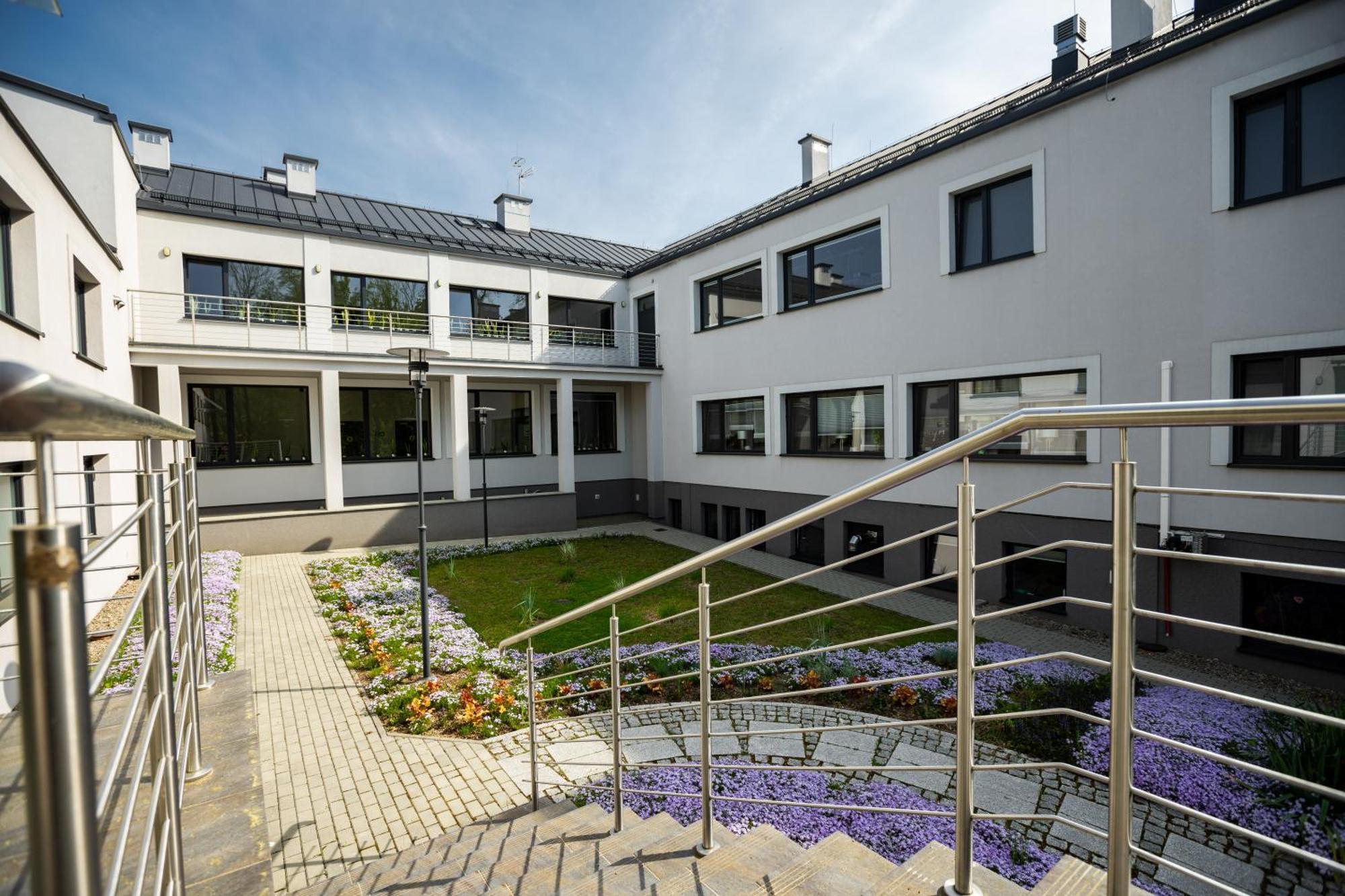 Centrum Rehabilitacji Społecznej i Zawodowej ZAZ Słoneczne Wzgórze Tarnów Exterior foto