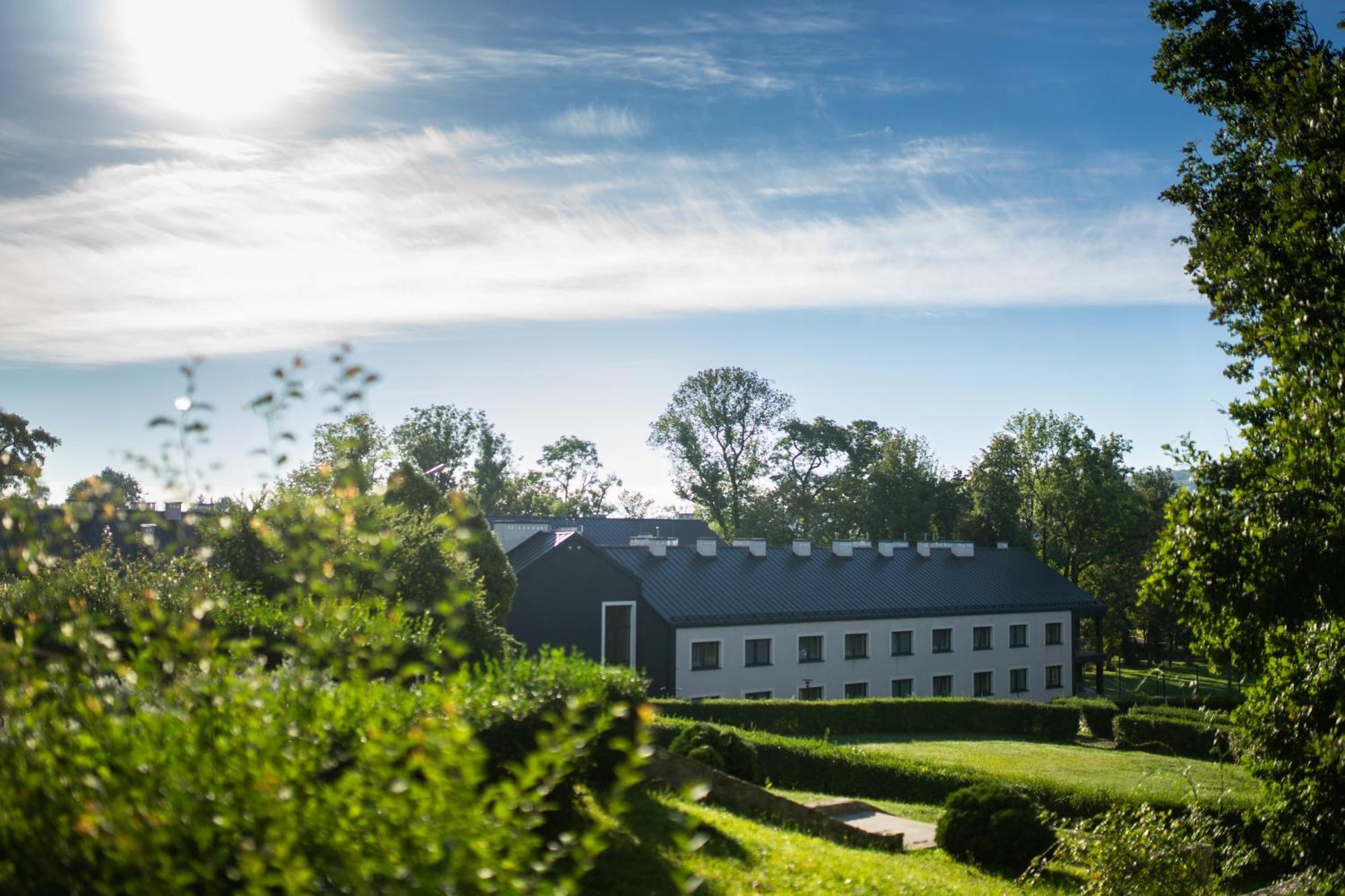 Centrum Rehabilitacji Społecznej i Zawodowej ZAZ Słoneczne Wzgórze Tarnów Exterior foto